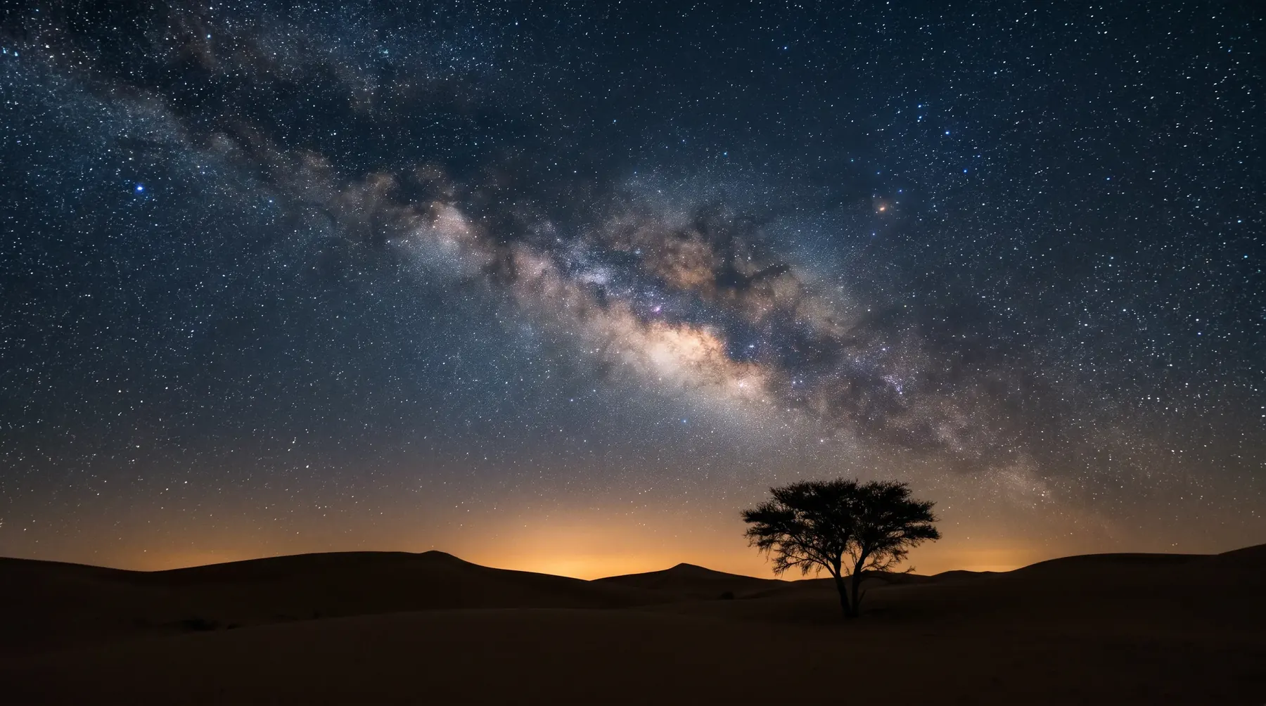 سماء المملكة الليلية فوق الكثبان الرملية
